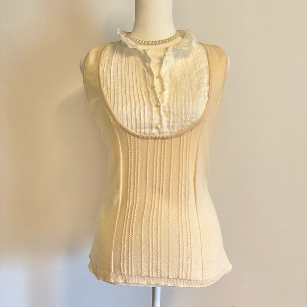 Jessica vintage Victorian beige and white sleeveless half buttoned down top.